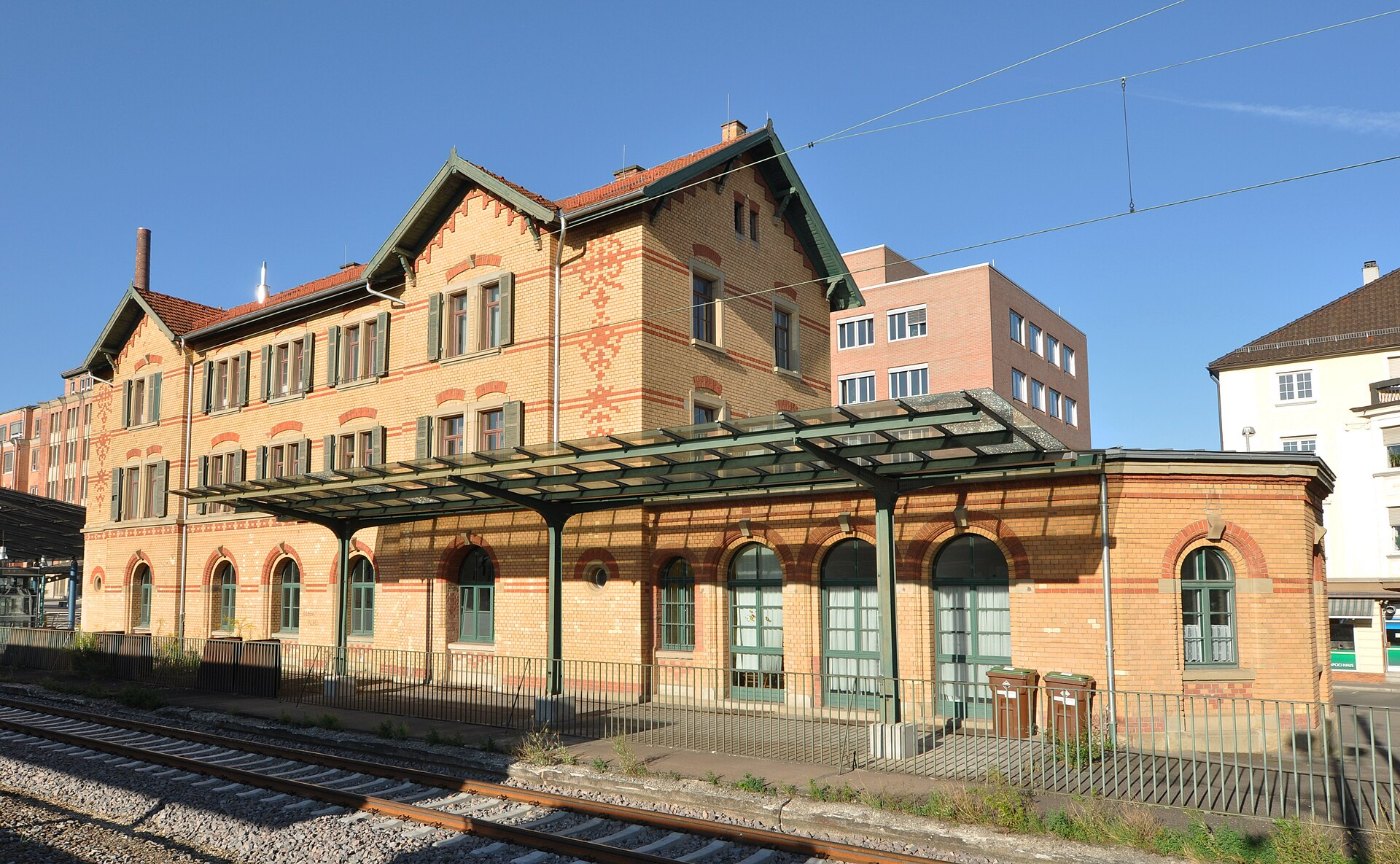 KornwestheimBahnhofGebaeudeWestseite