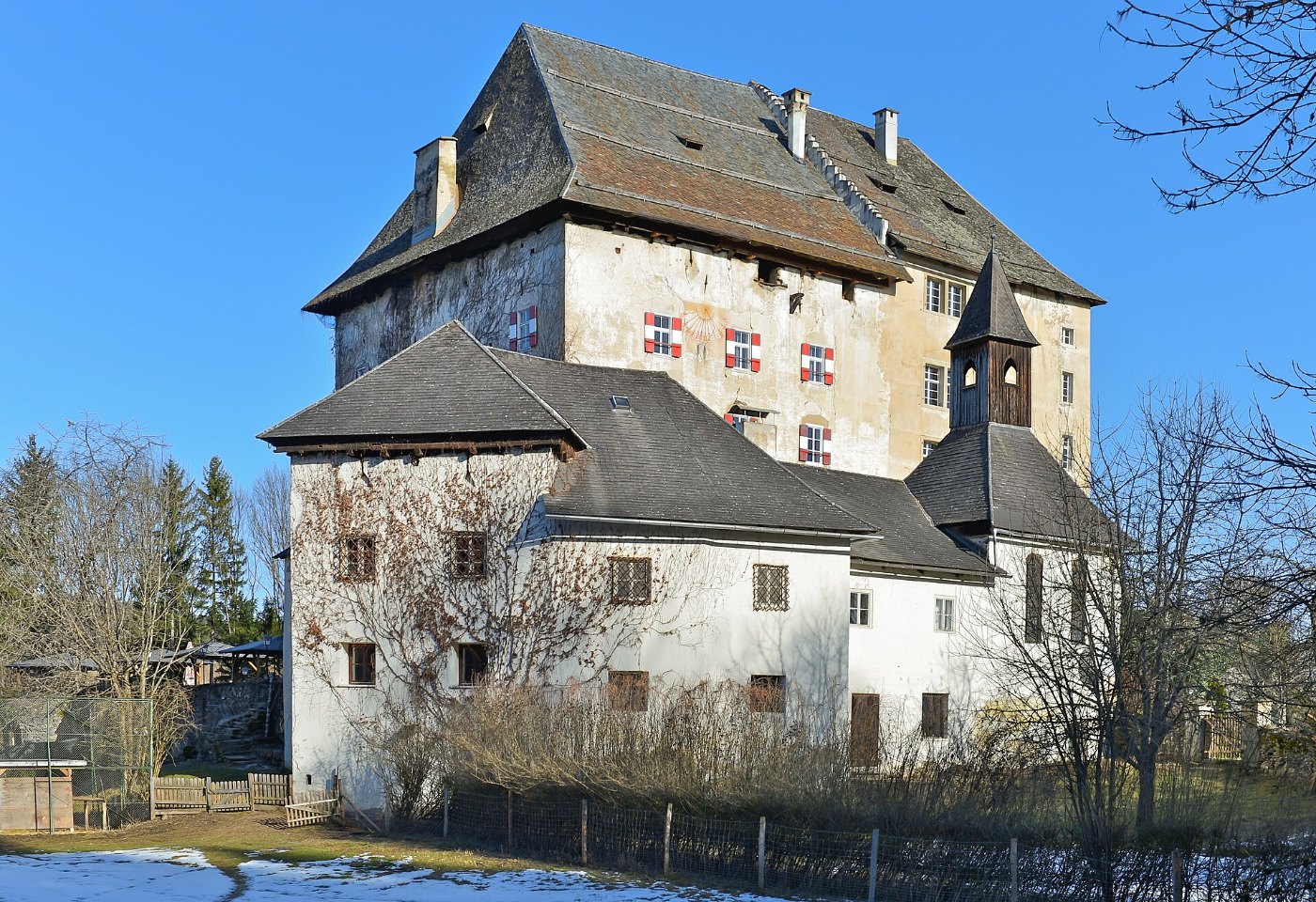 Moosburg Schloss 1 Schloss S Flügel mit Schlosskapelle SW Ansicht 9083
