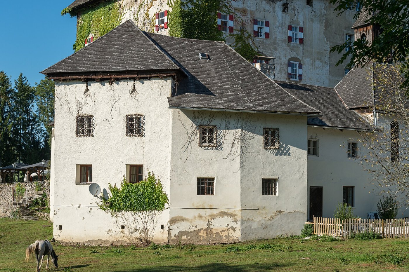 Moosburg Schloss 1 Schloss Südflügel ehem Wirtschaftsteil 5450