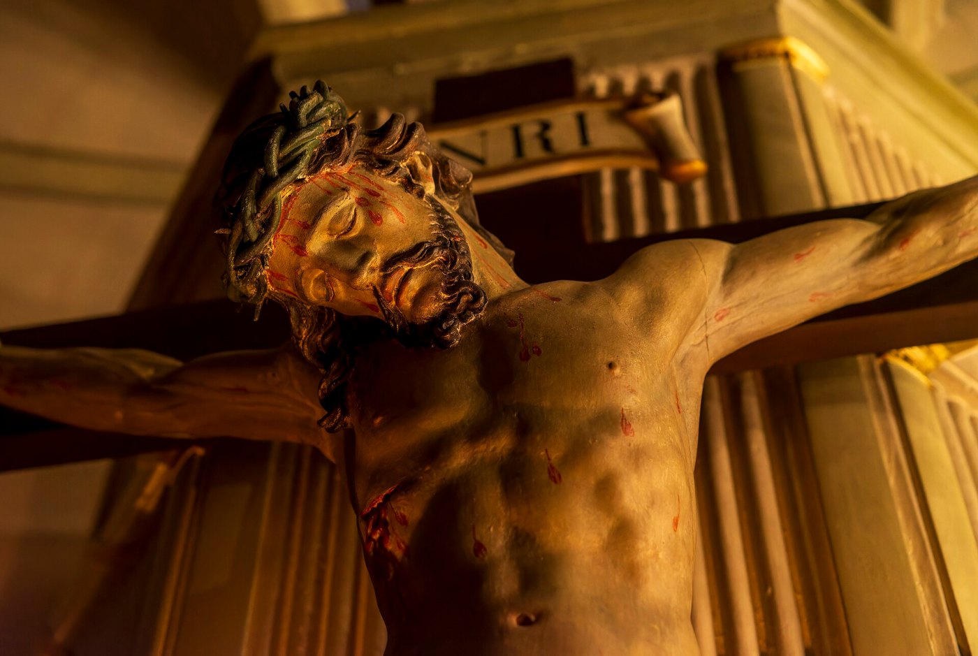 Bad Rappenau Bonfeld Evangelische Kirche Kruzifix mit Kerzenbeleuchtung