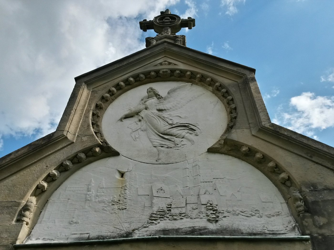 Geisenheim Alter Friedhof mit Ehrenfriedhof Mausoleum Familie Lade 003