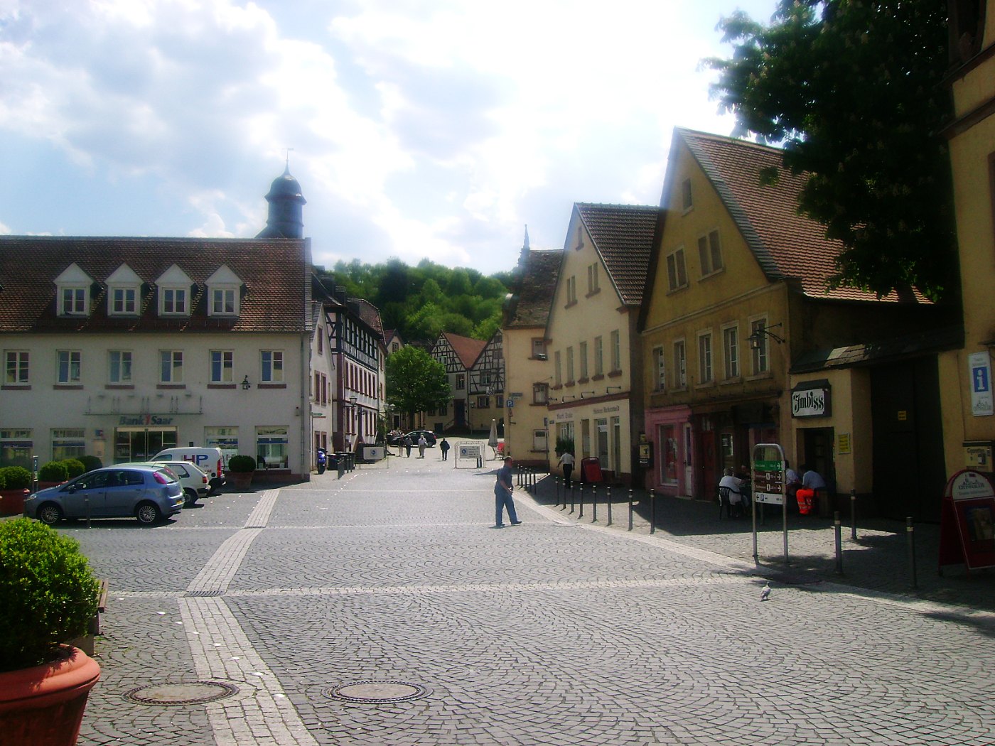 Ottweiler Schlosshof Blickrichtung Rathausplatz 2008 05 14