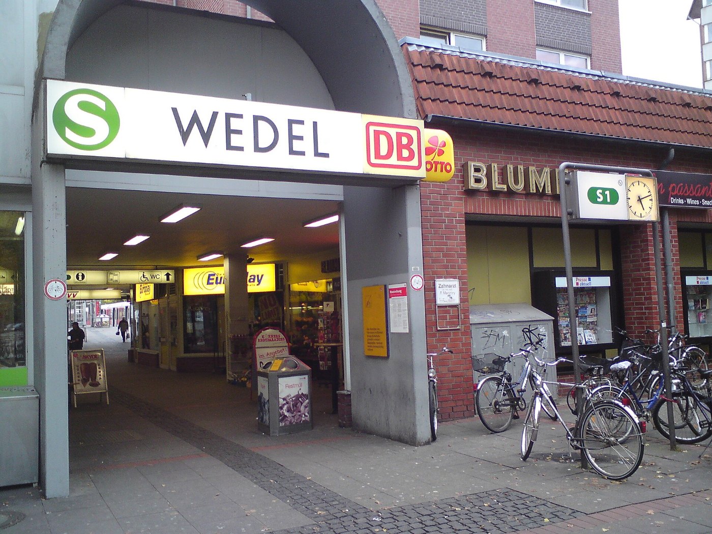 S Bahnhof Wedel der Hamburger S Bahn 2009b