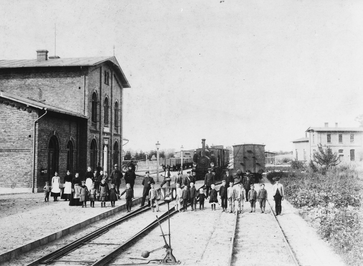 Photo Wedel Bahnhof Kinder