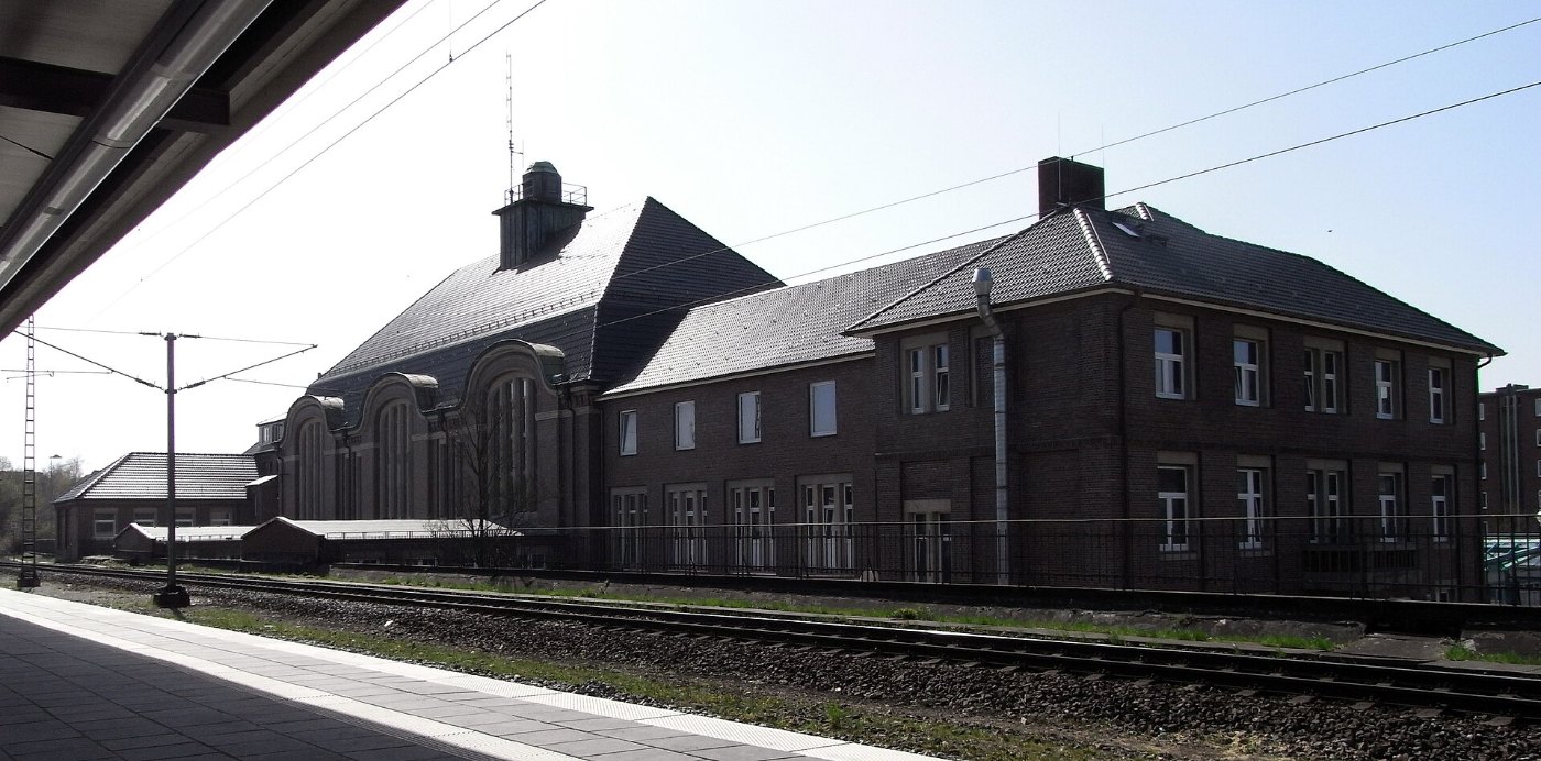Bremerhaven Hauptbahnhof backside 2011