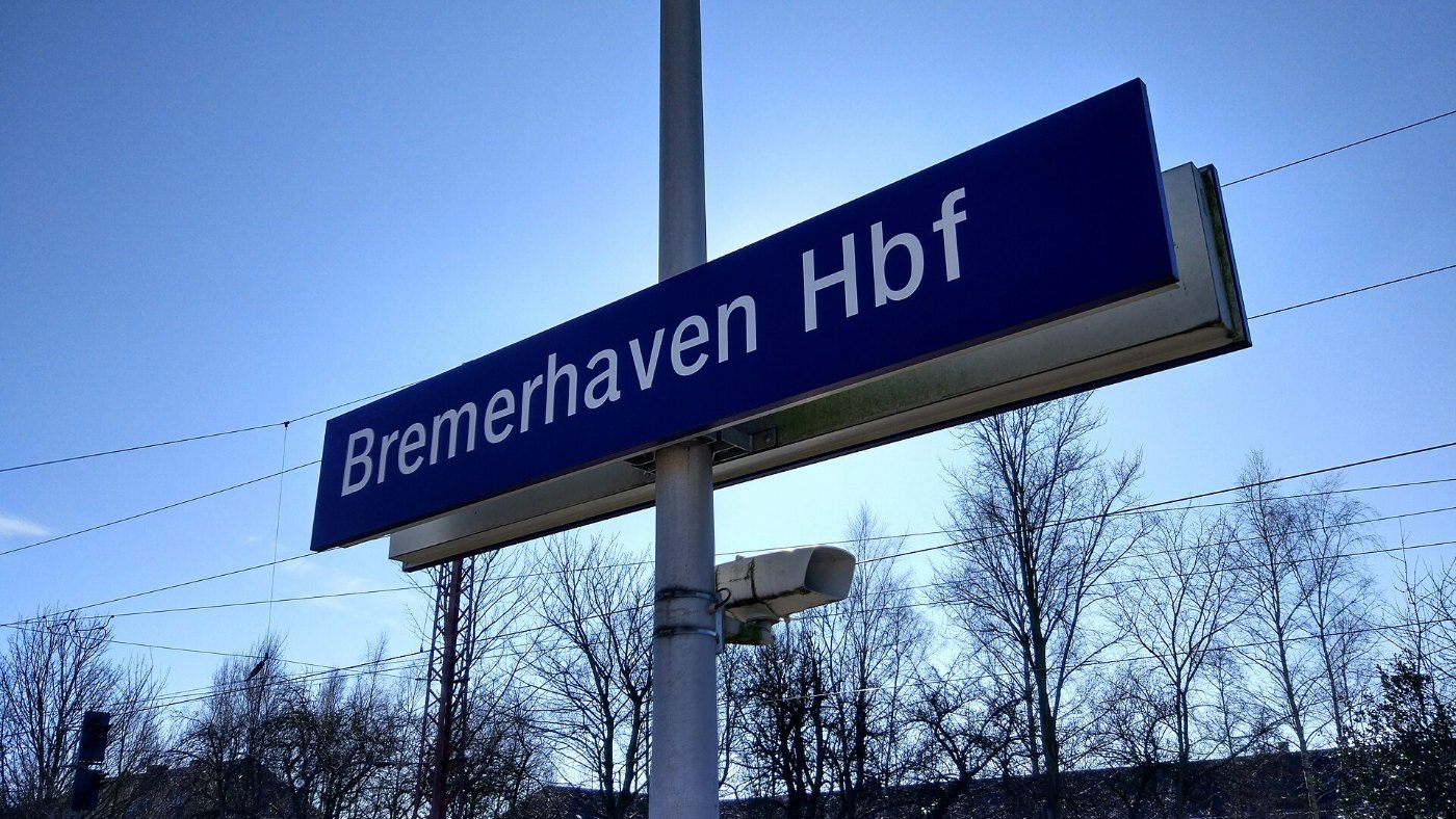 Bahnhofsschild Bremerhaven Hauptbahnhof