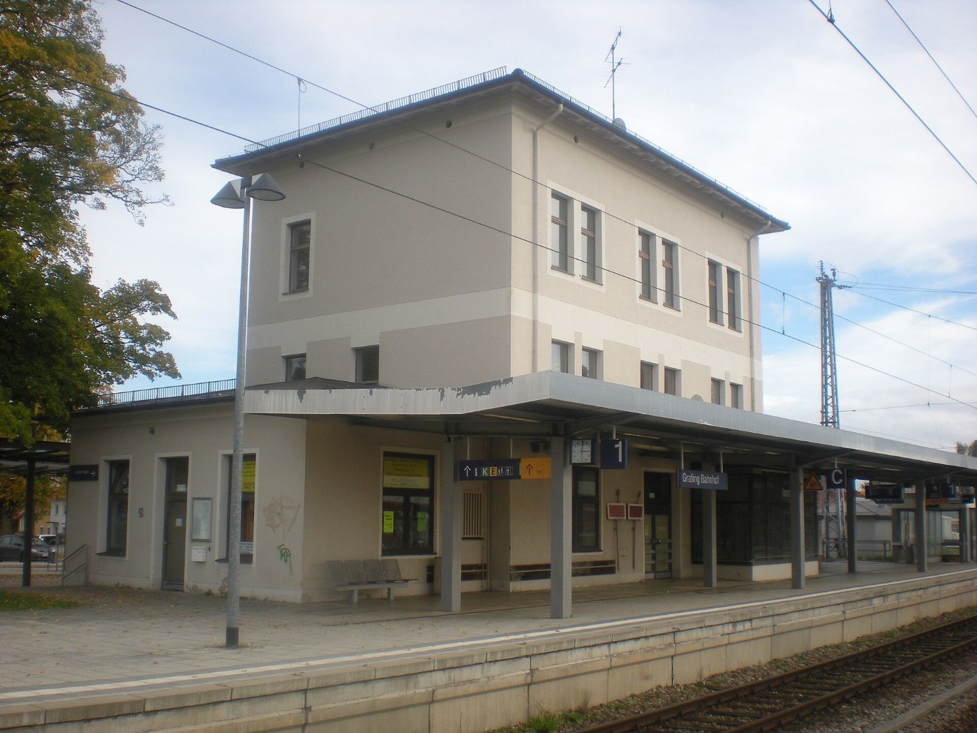 Grafing Bahnhof Empfangsgebäude Gleisseite