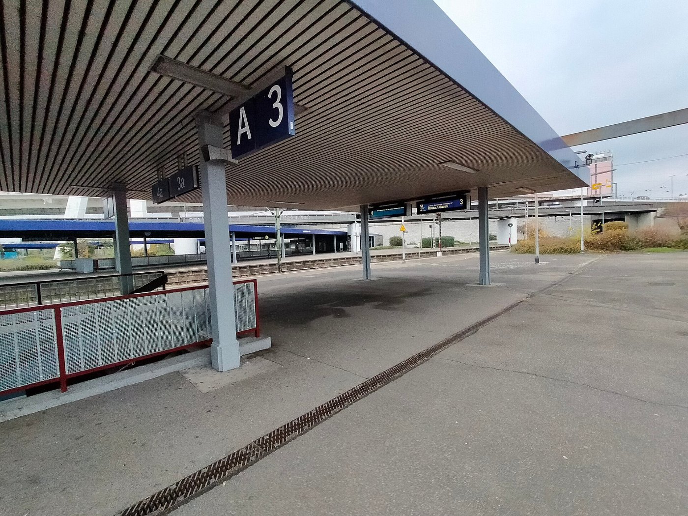 Ludwigshafen Hauptbahnhof Platform