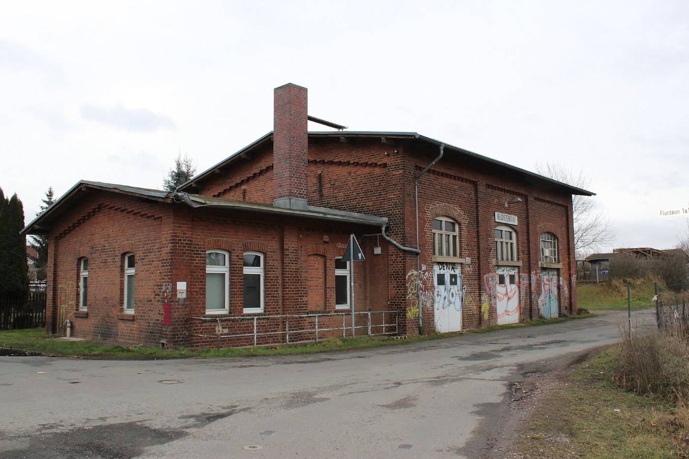 Bf Neudietendorf, Nebengebäude