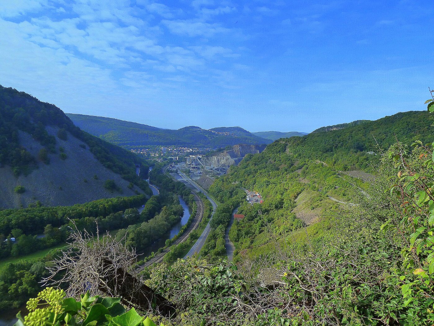 Blick ins Nahetal in Richtung Kirn von St. Johannisberg aus gesehen pano
