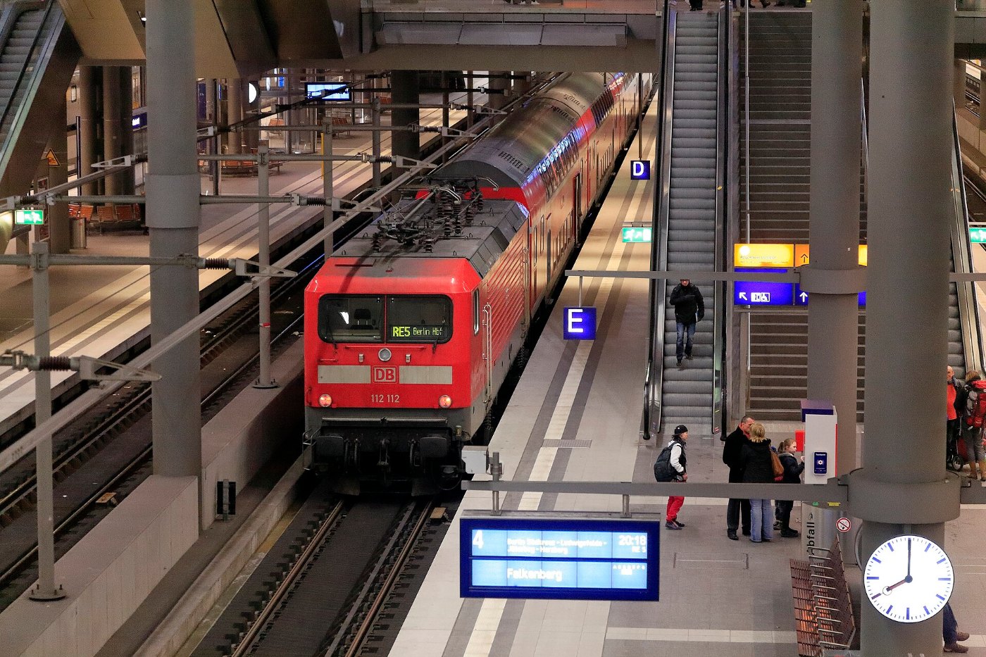 Baureihe 112 im Berliner Hauptbahnhof