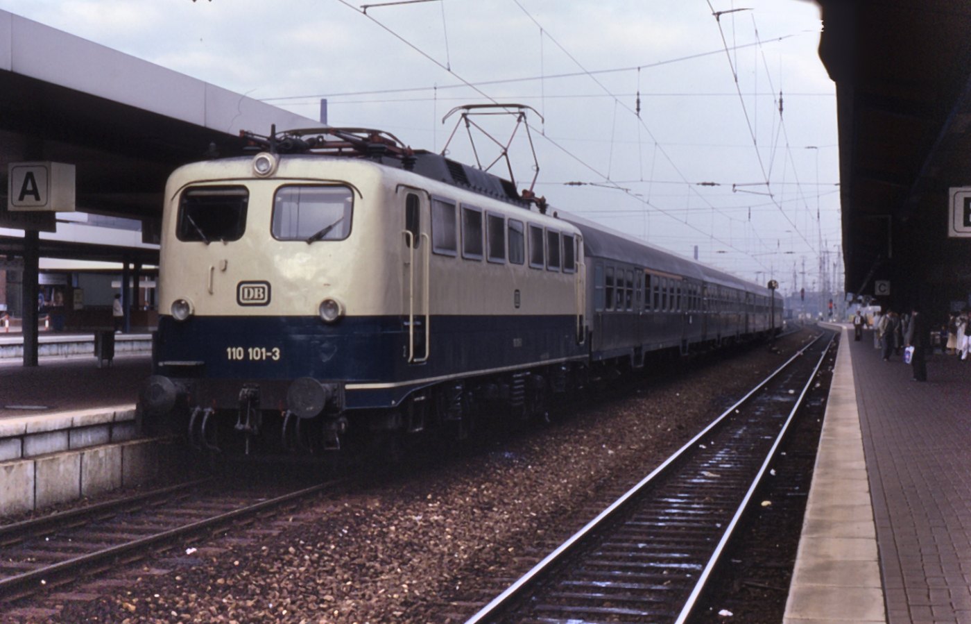 Baureihe 110 im Dortmunder Hauptbahnhof (1987)
