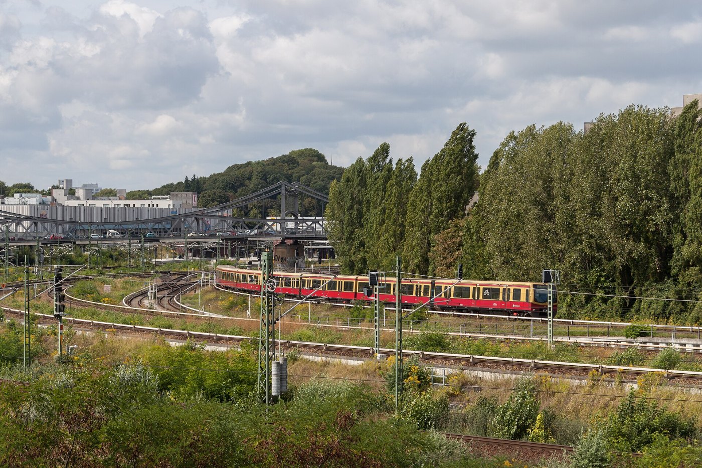 S Bahn zwischen Gesundbrunnen und Bornholmer Straße Berlin
