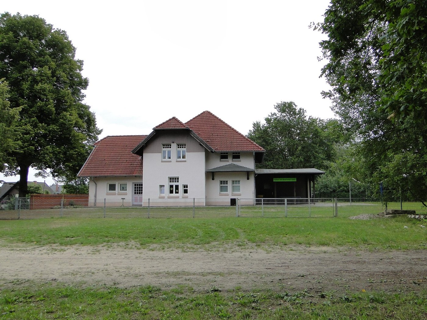 Slate Bahnhof Bahnstrecke Parchim Suckow 2010 08 10 011