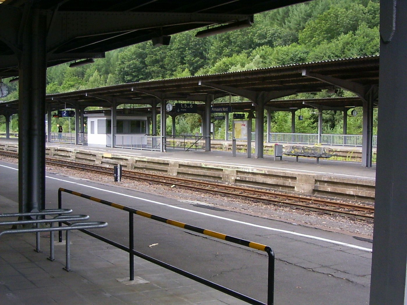 Bahnhof Pirmasens Nord overview empty platforms