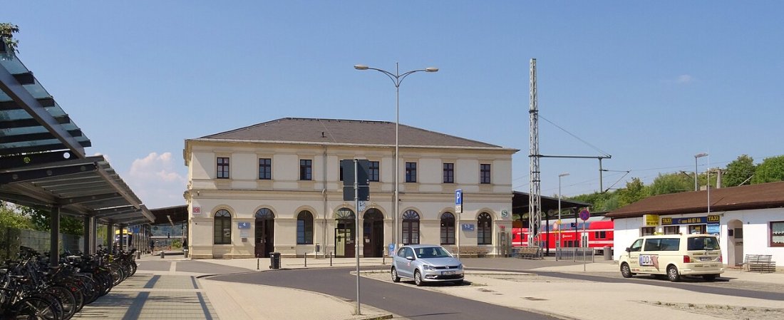 Bahnhof Pirna (freigestellt aus FileːBahnhofstraße Pirna )