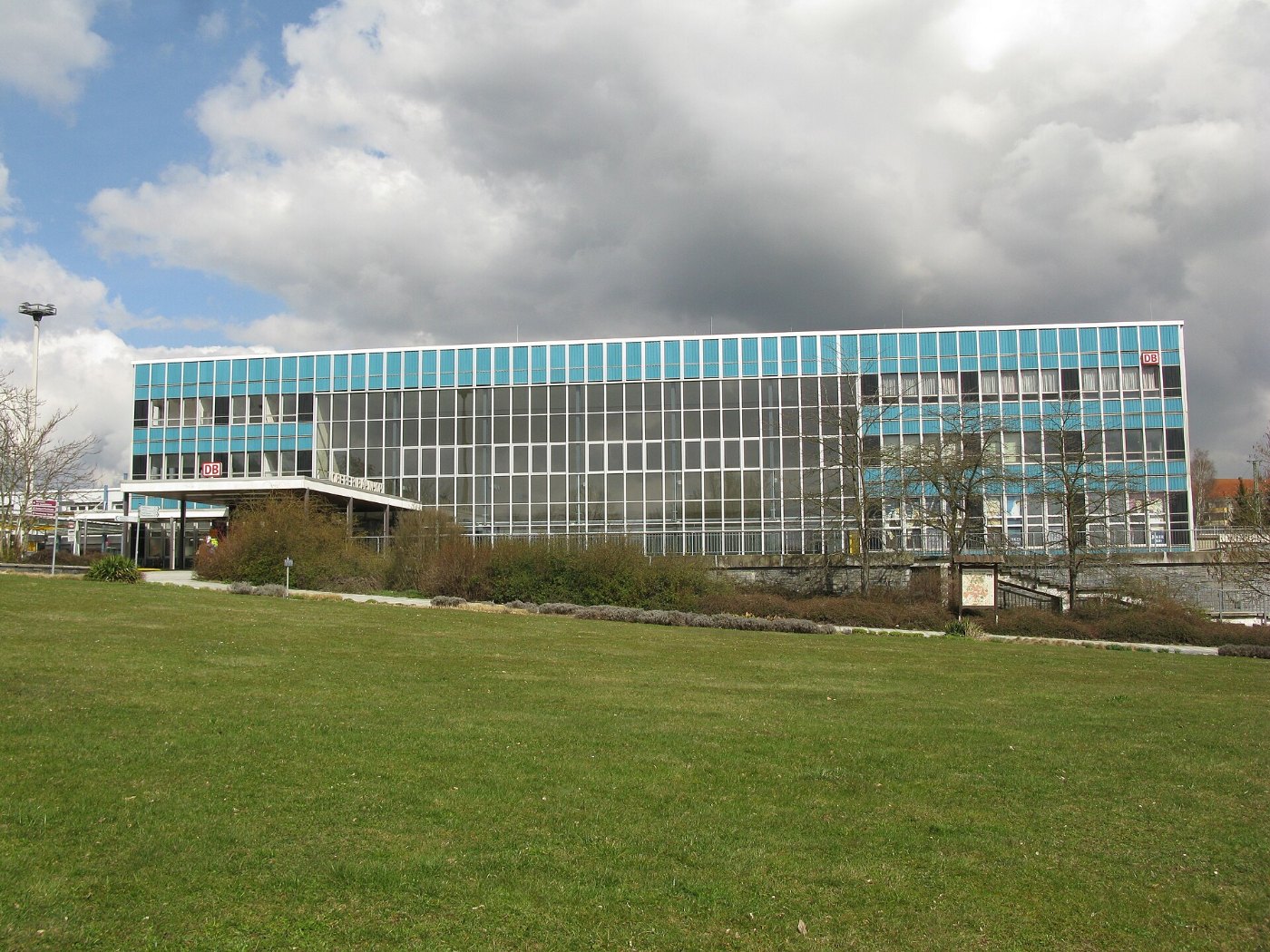 Plauen, Rathenauplatz 2 (Oberer Bahnhof), Empfangsgebäude von Süden