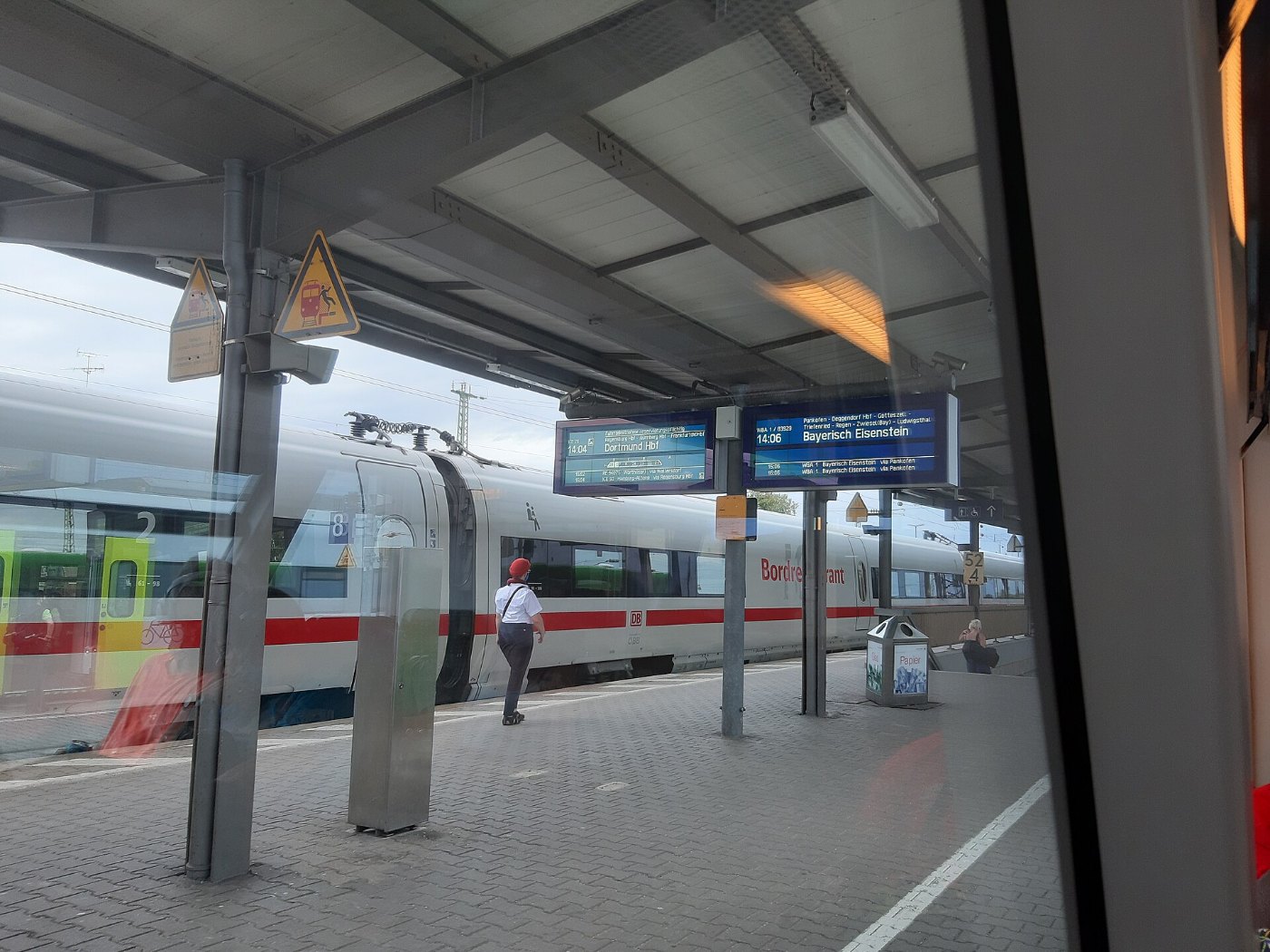 Bahnsteig in Plattling, August 2020