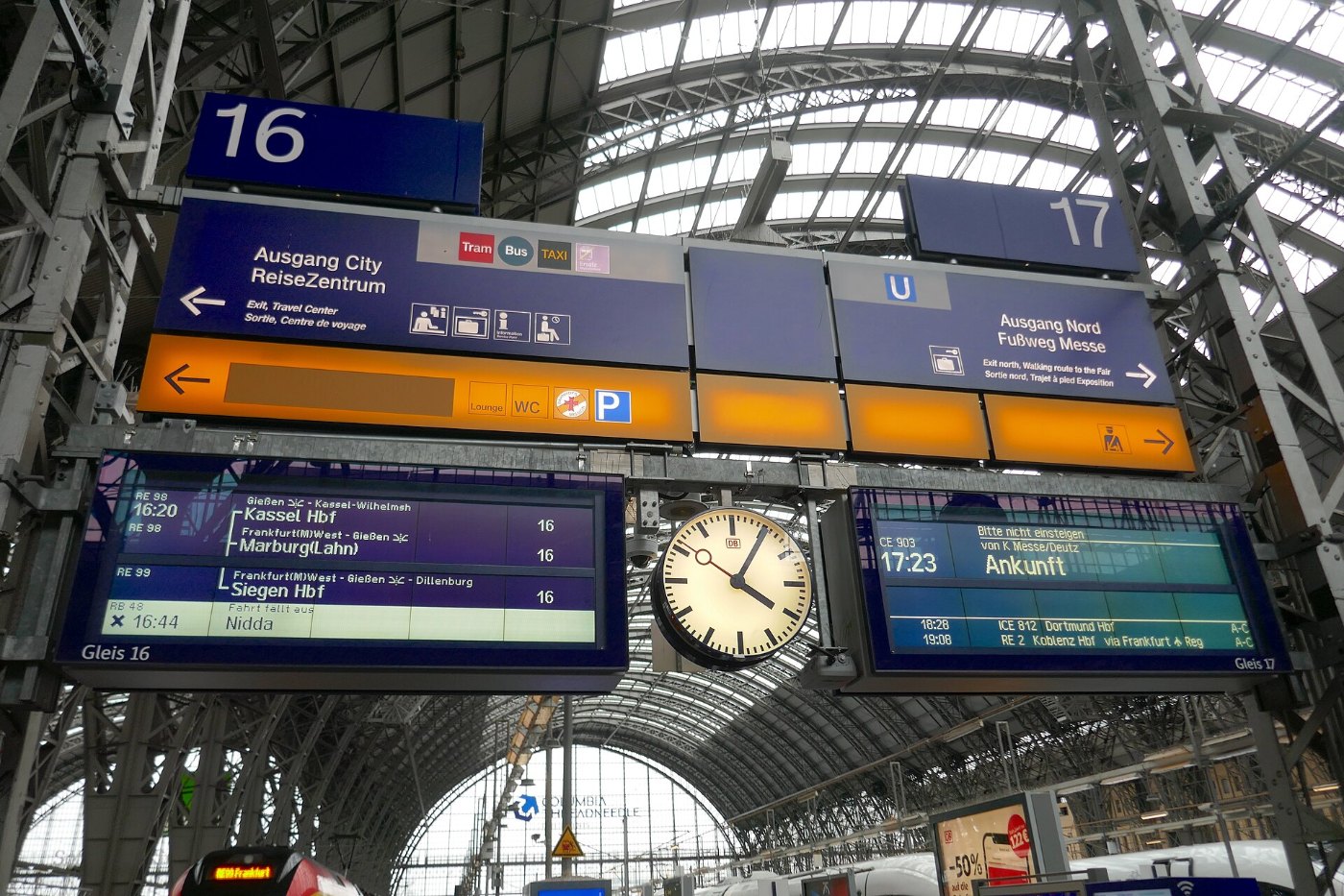 Bahnsteighalle im Frankfurter Hauptbahnhof