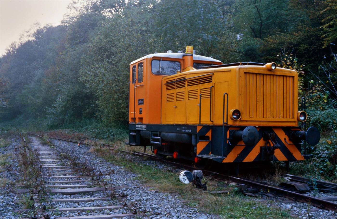 Diesellok im Bahnhof Schönau