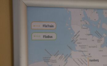 Flixtrain am Bahnsteig