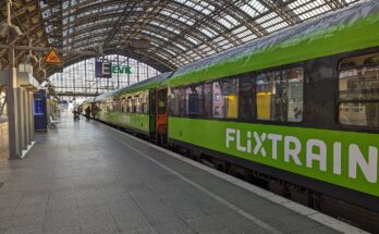 Flixtrain am Bahnsteig