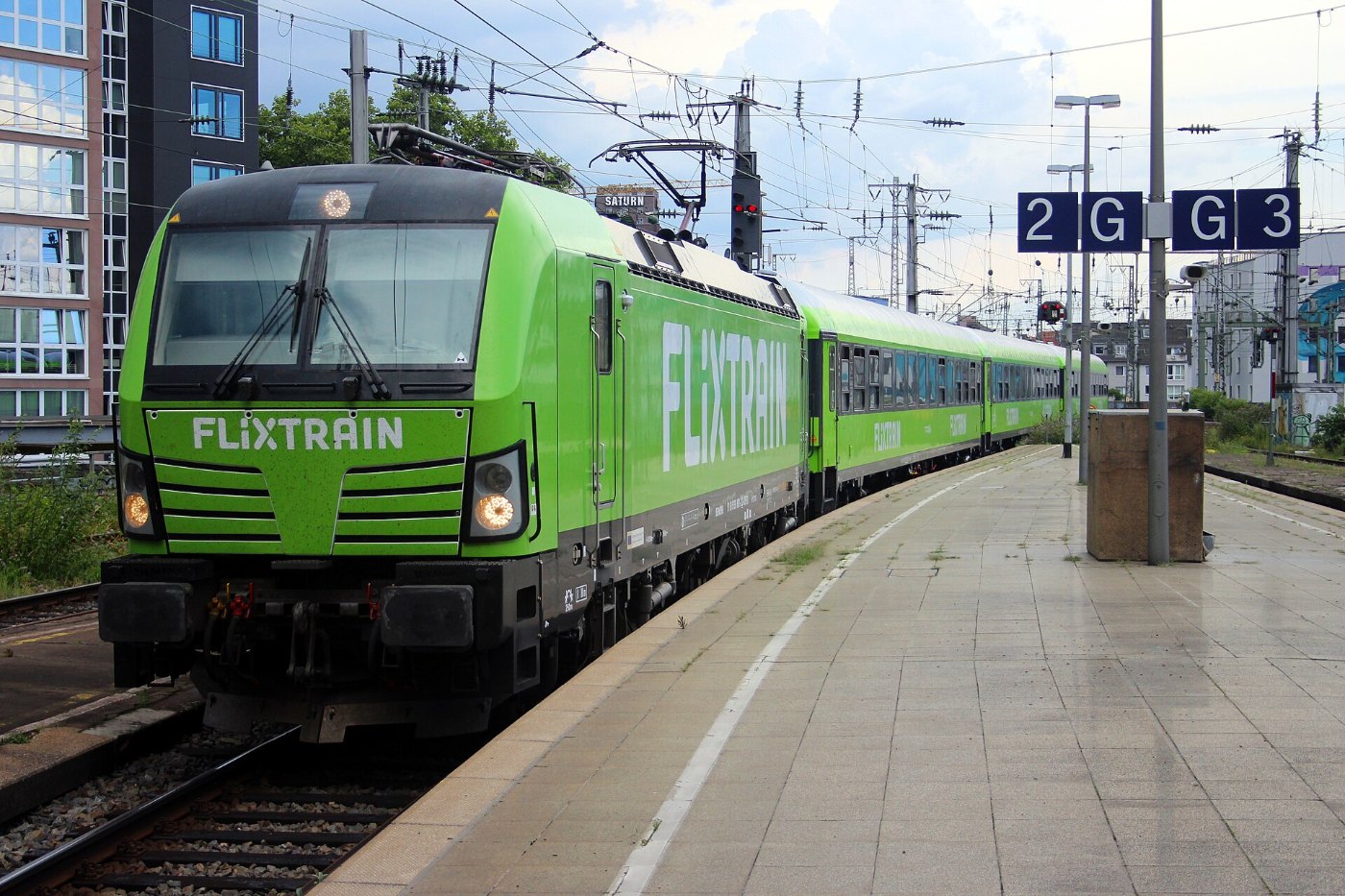 Flixtrain im Kölner Hauptbahnhof