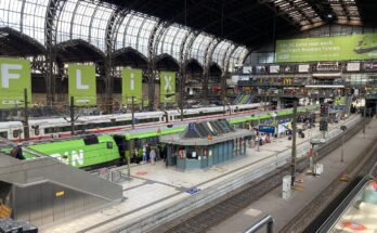 Flixtrain-Werbung im Hamburger Hauptbahnhof