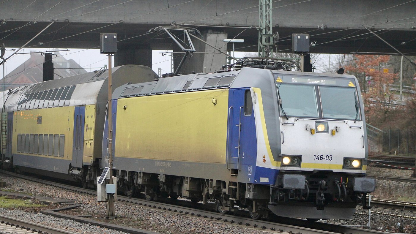 Metronom mit Baureihe 146 in Hamburg-Harburg