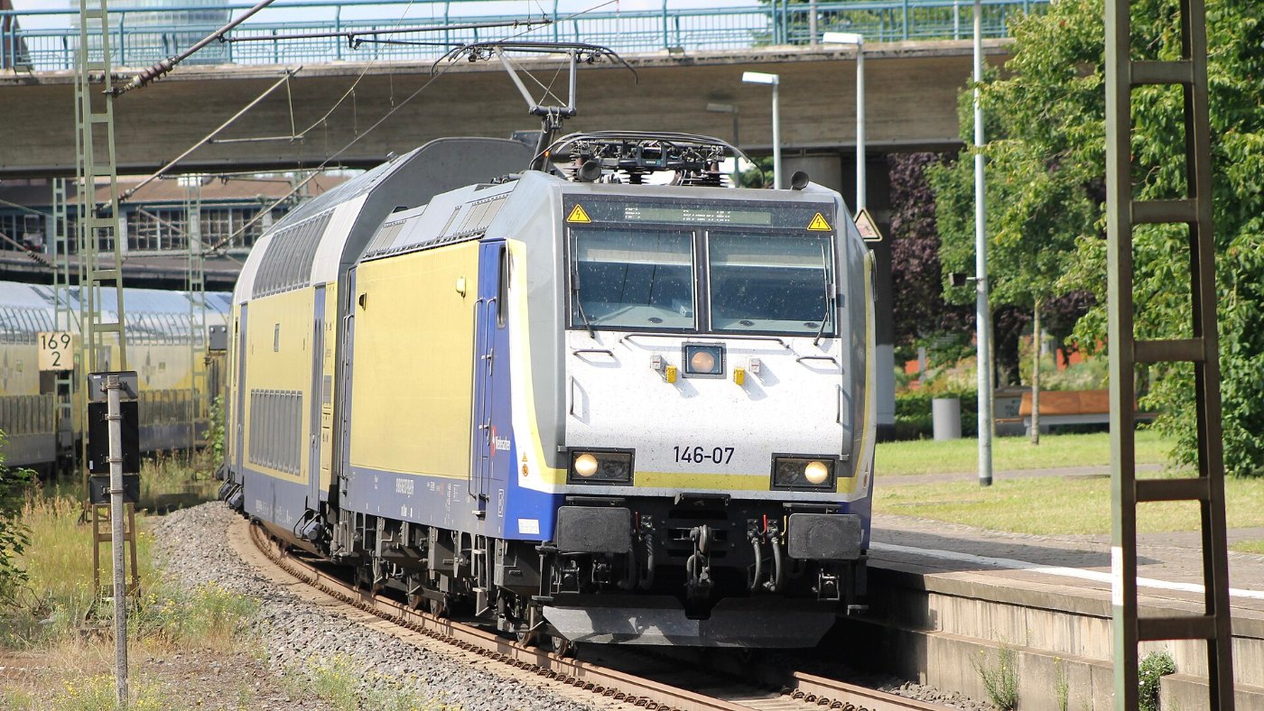 Metronom mit Baureihe 146 in Hamburg-Harburg