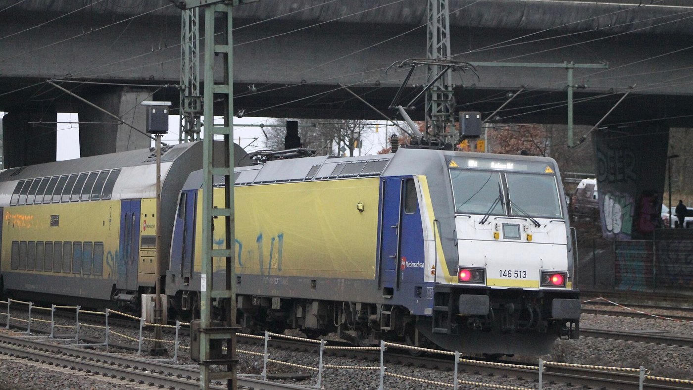 Metronom bei der Einfahrt in Hamburg-Harburg