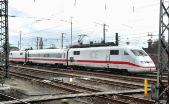 ICE am Bahnsteig im Mannheimer Hauptbahnhof
