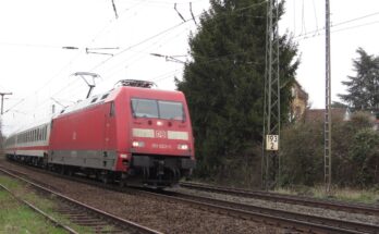 Lok der Baureihe 101 mit Intercity