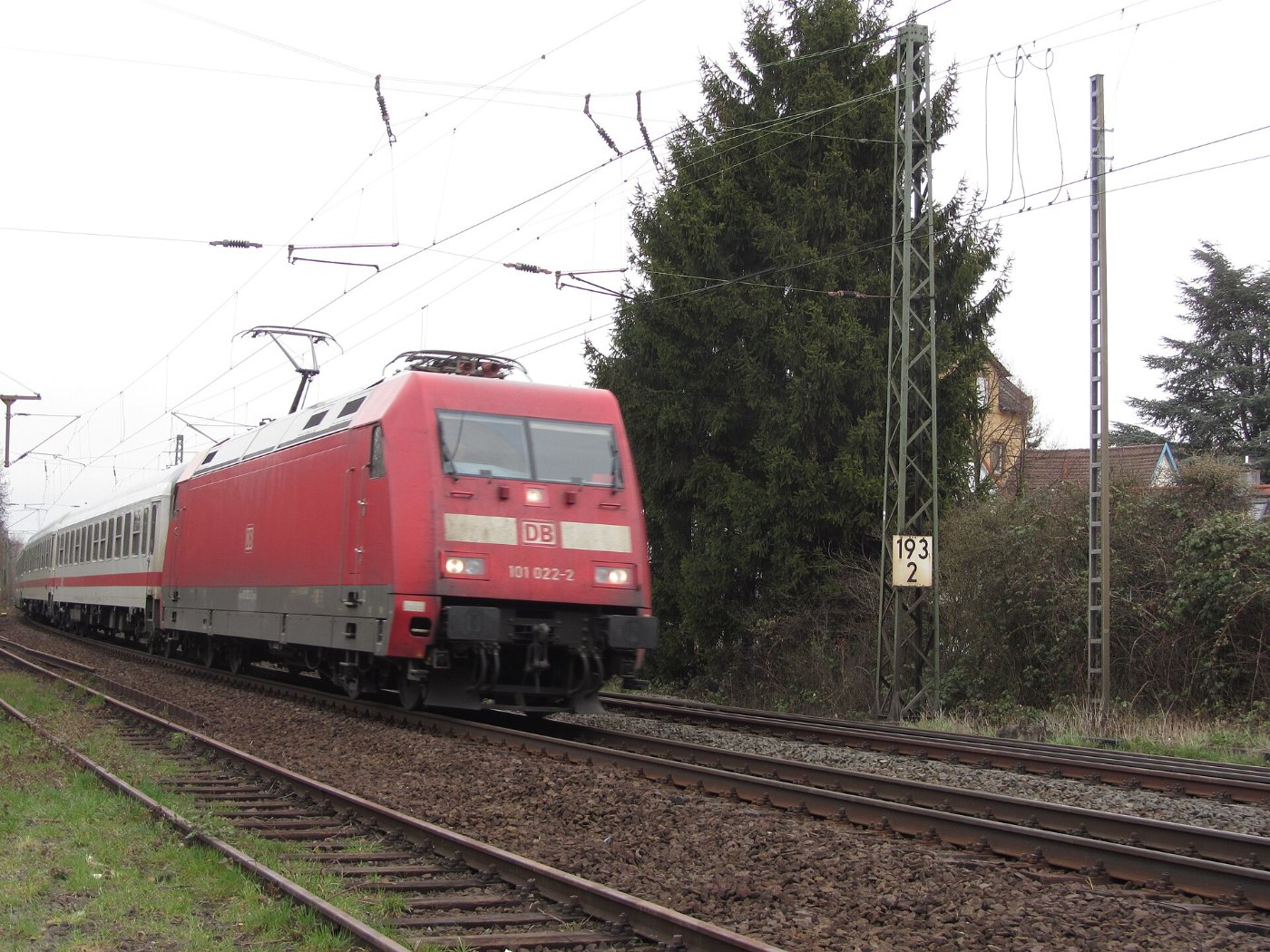 Lok der Baureihe 101 mit Intercity