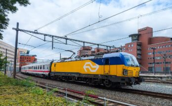 Vectron-Lok mit Intercity nach Berlin