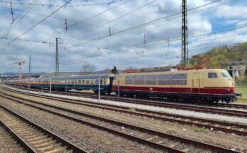 Historische Lok Baureihe 103 mit Intercity