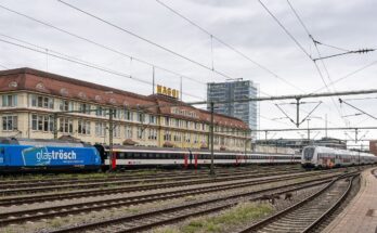 Intercitys im Bahnhof Singen
