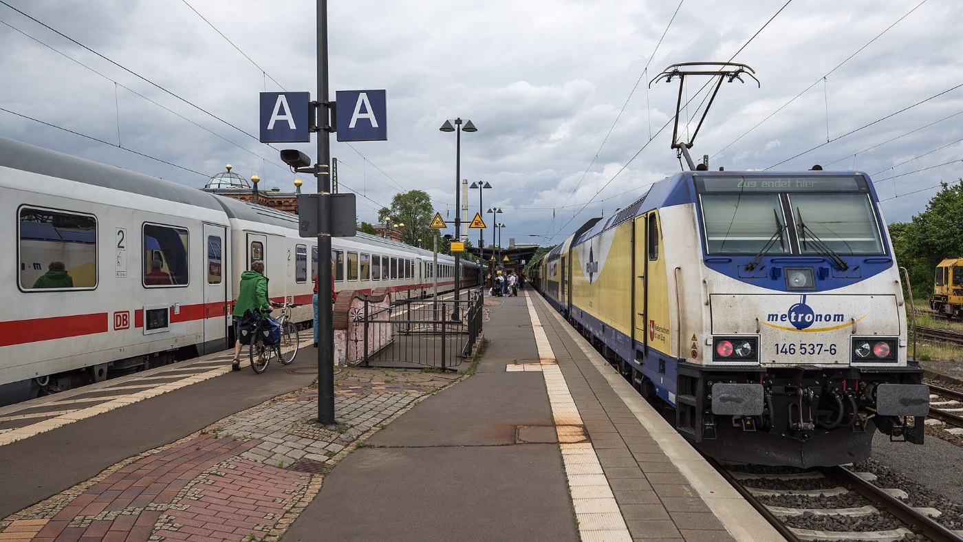 Züge am Bahnhof Uelzen