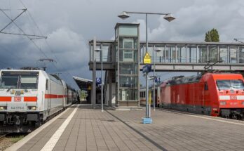 Zwei Intercitys im Emder Hauptbahnhof