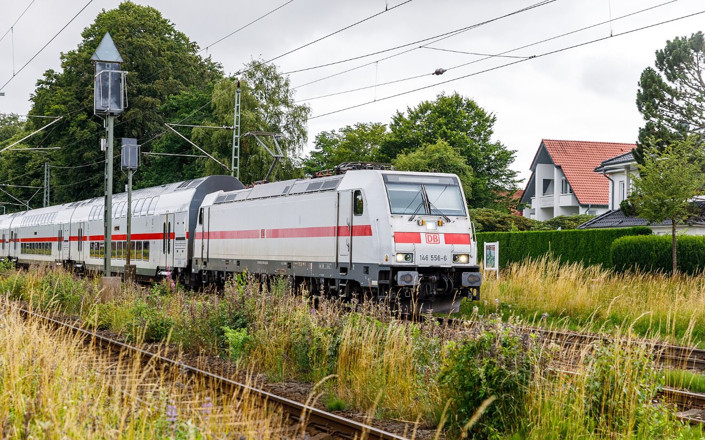 Lok 146 mit Intercity nach Bremen