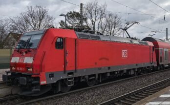 Lok 146 mit Doppelstockzug in Nienburg