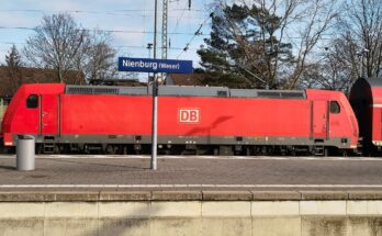 Lok 146 mit Doppelstockzug in Nienburg