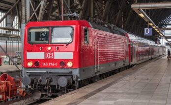Regionalbahn mit Baureihe 143 in Bremen