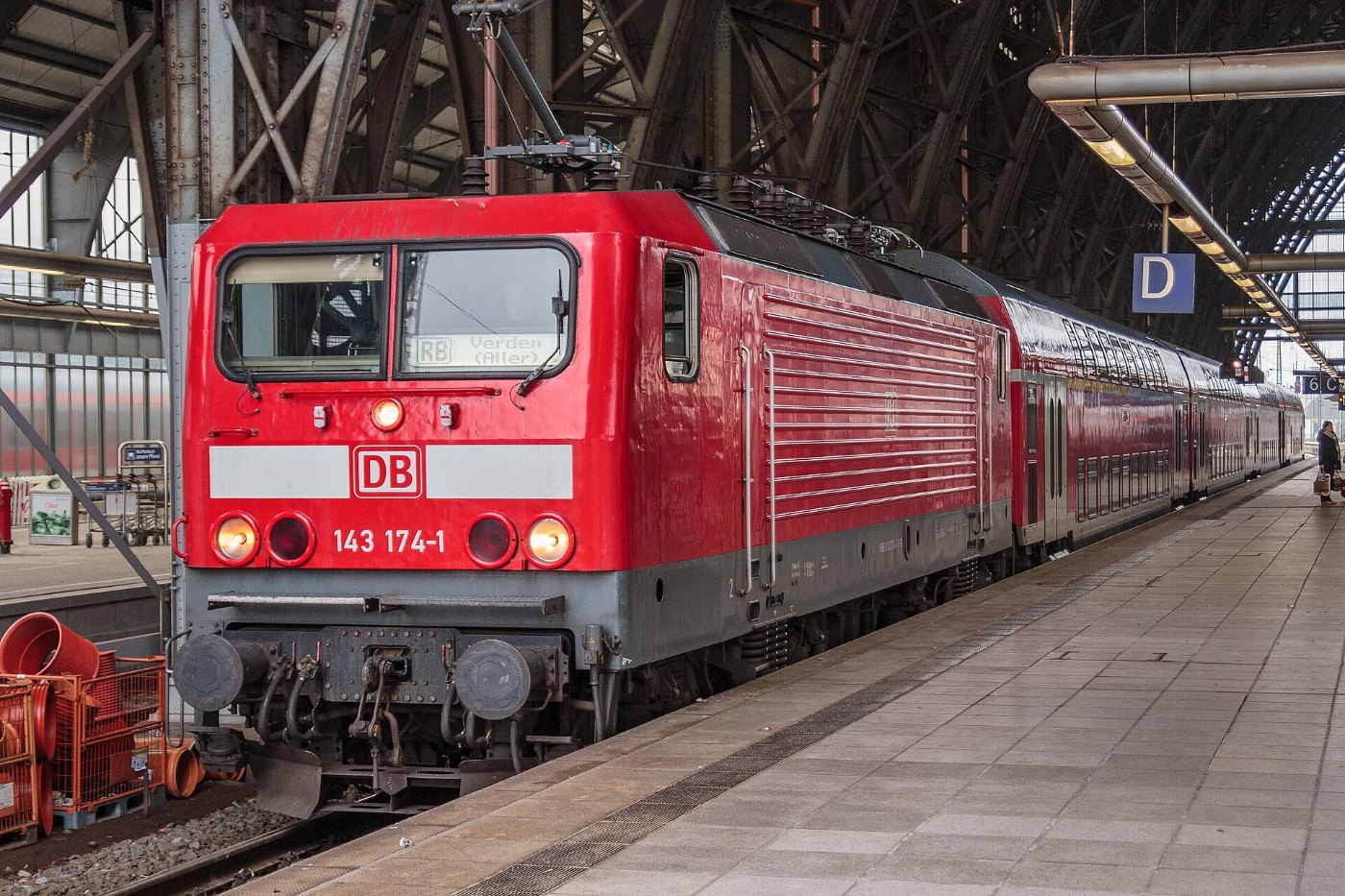 Regionalbahn mit Baureihe 143 in Bremen