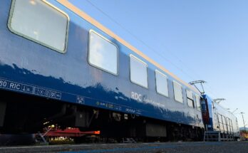 Autoreisezug am Bahnsteig in Lörrach