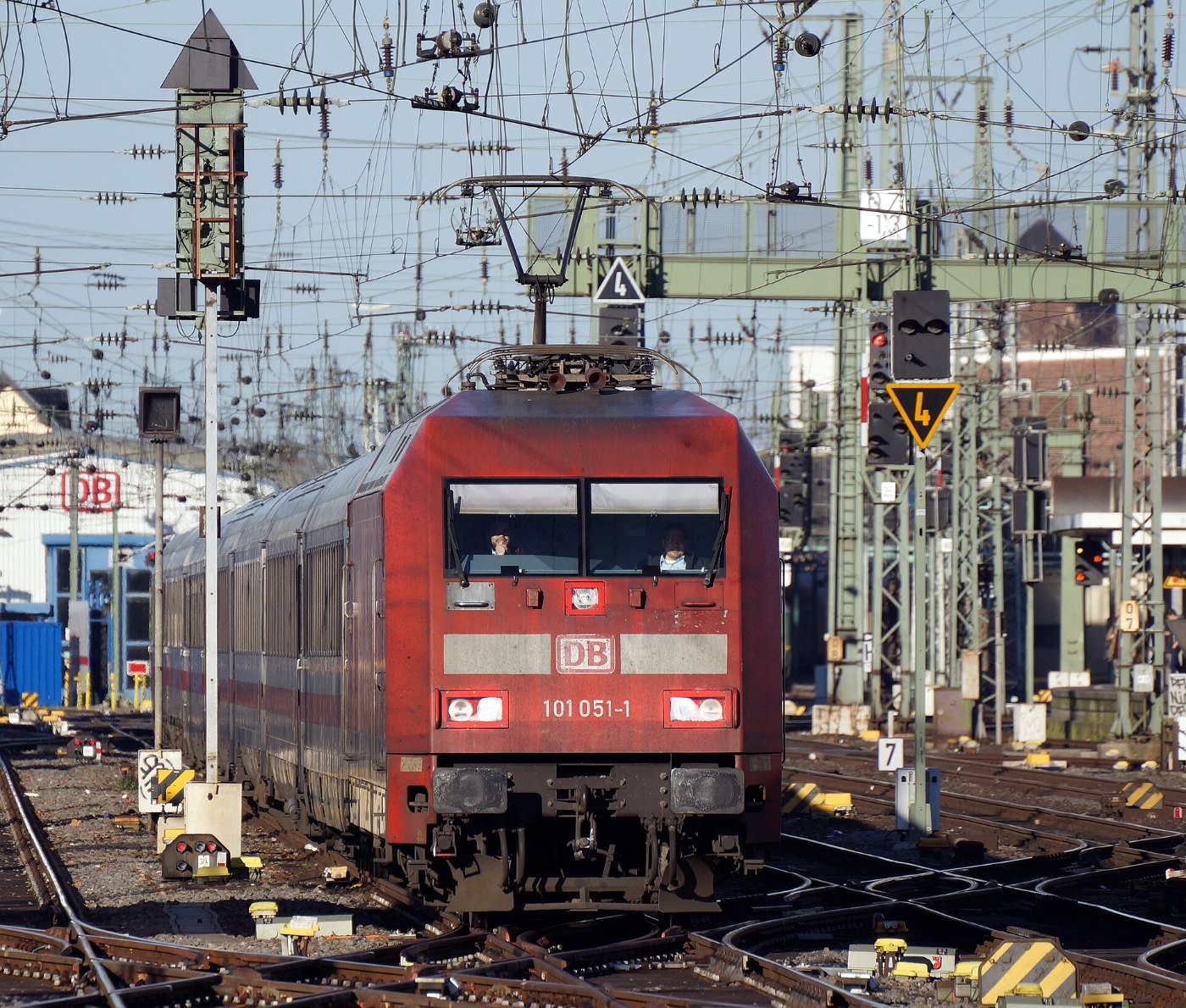 Baureihe 101 im Kölner Hauptbahnhof
