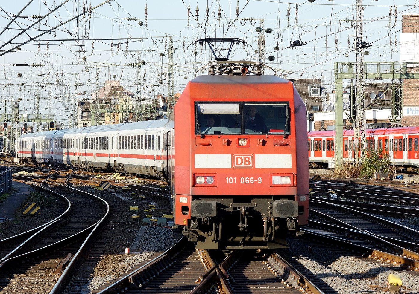 Baureihe 101 im Kölner Hauptbahnhof