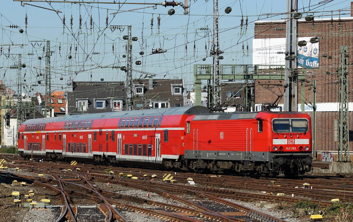 Baureihe 143 im Kölner Hauptbahnhof