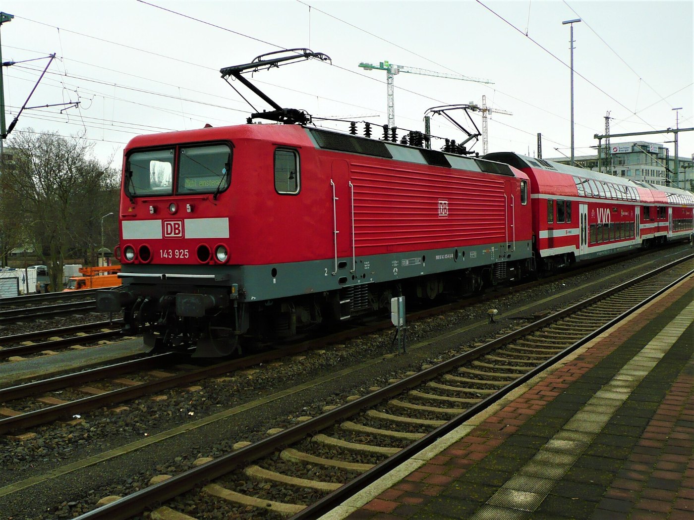 Baureihe 143 im Dresdner Hauptbahnhof