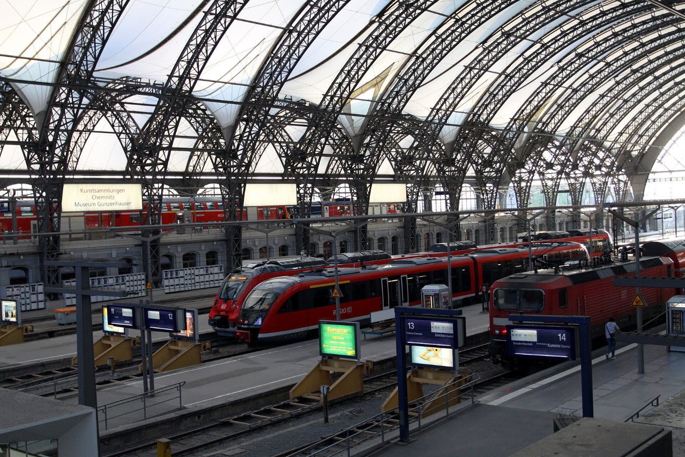 Bahnsteighalle des Dresdner Hauptbahnhofs